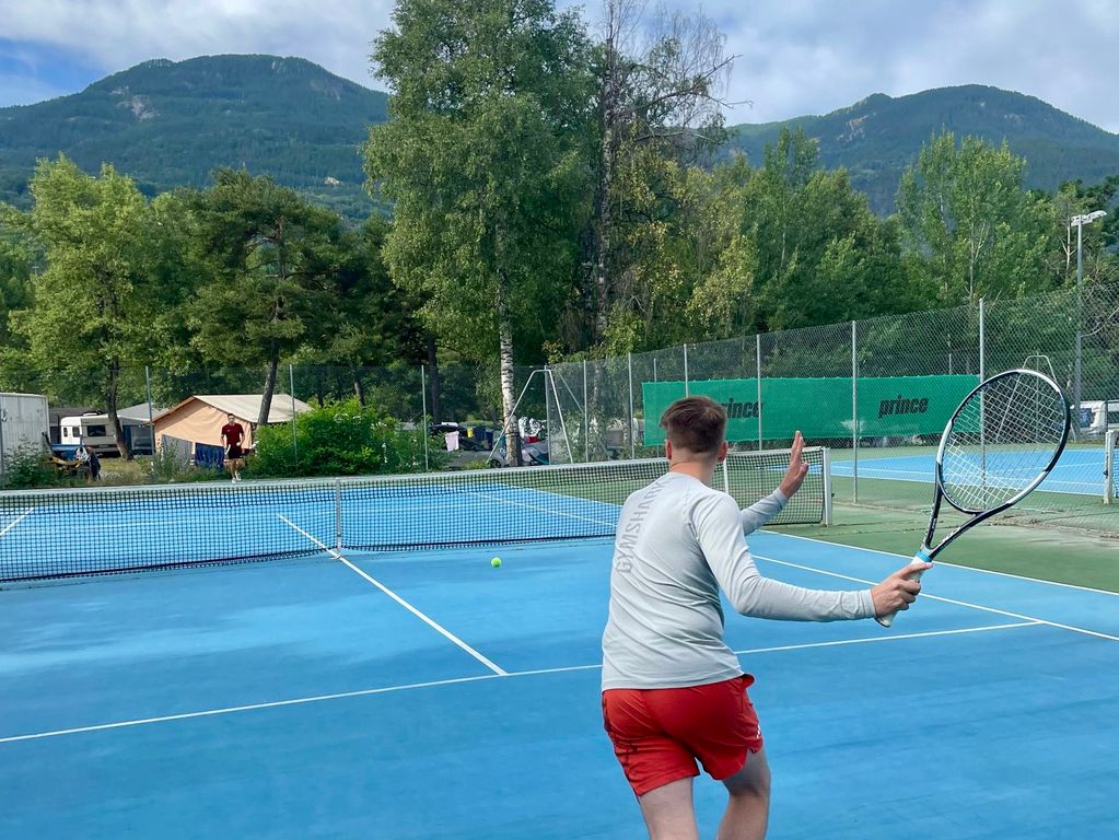 Optioneel potje tennis bij camping